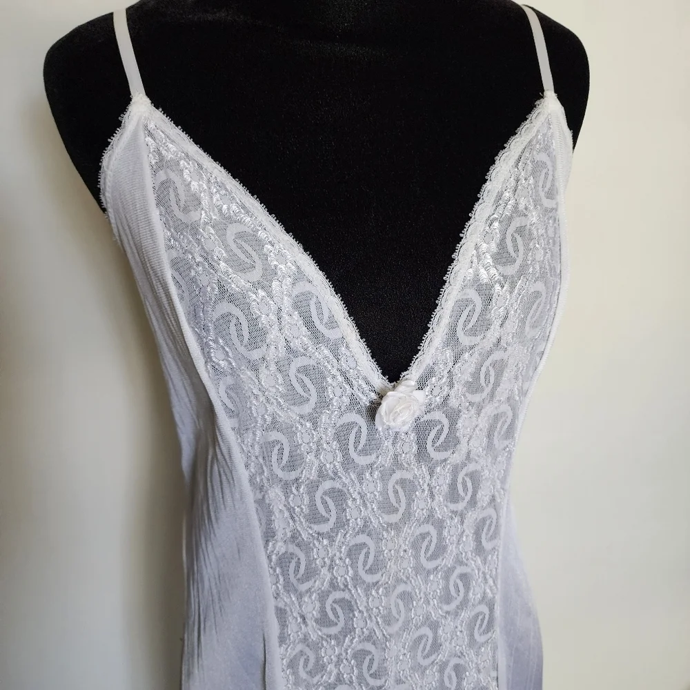 Vintage-Inspired White Lace Inset Maxi Nightgown – Romantic & Bridal